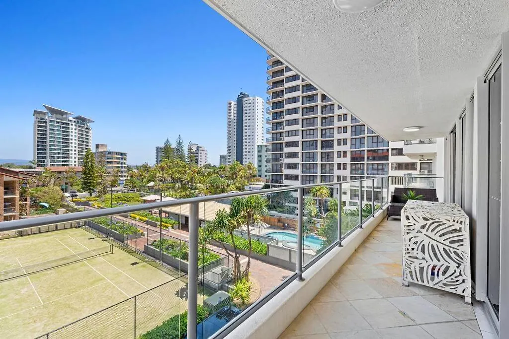 Absolute Beachfront Apartment 3B Pool Spa Gold Coast