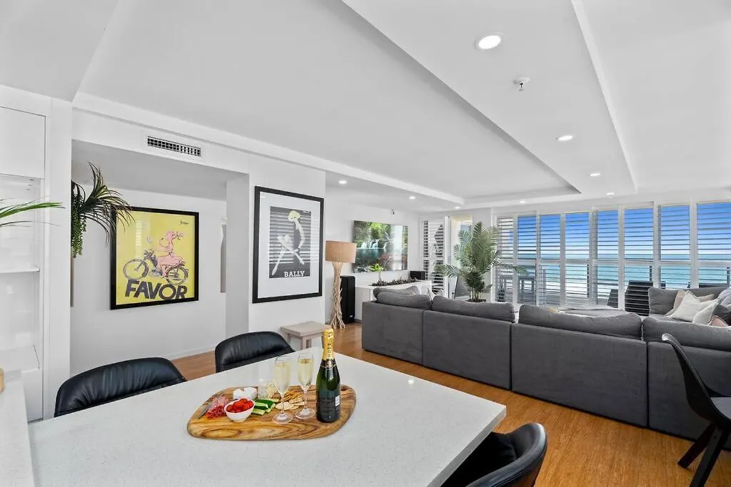 Absolute Beachfront Apartment 3B Pool Spa Gold Coast