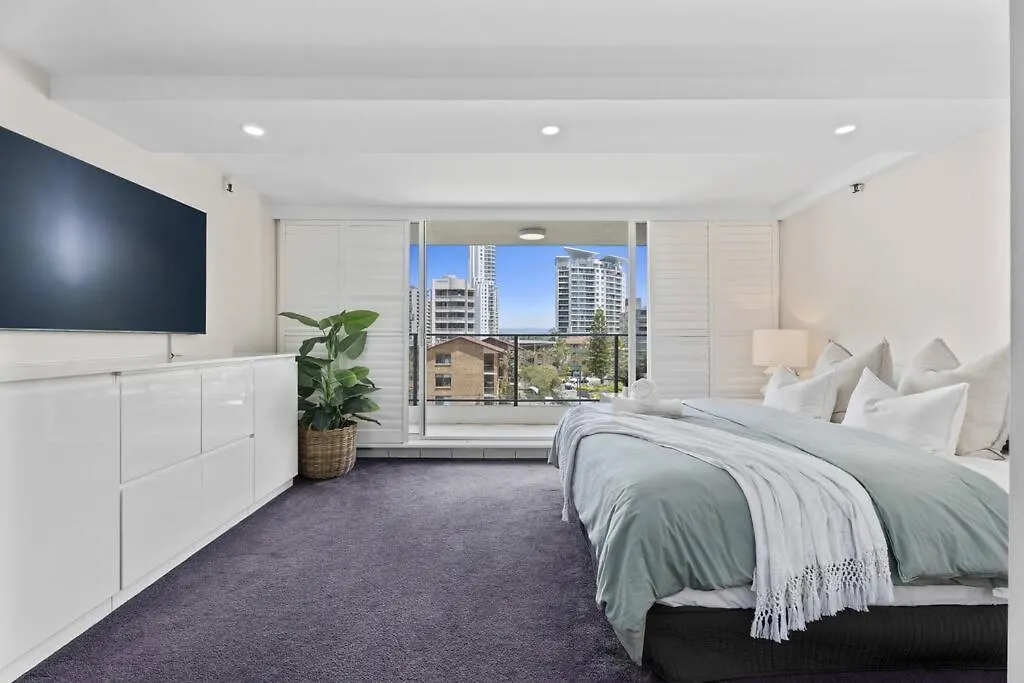 Absolute Beachfront Apartment 3B Pool Spa Gold Coast