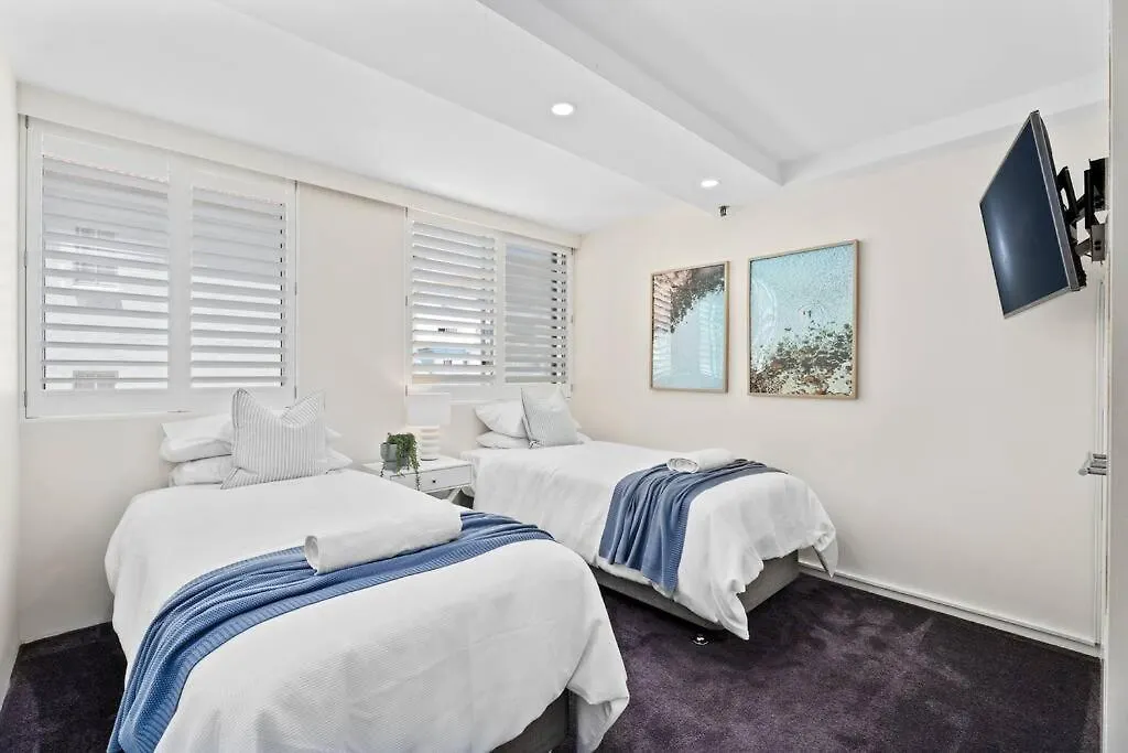 Absolute Beachfront Apartment 3B Pool Spa Gold Coast