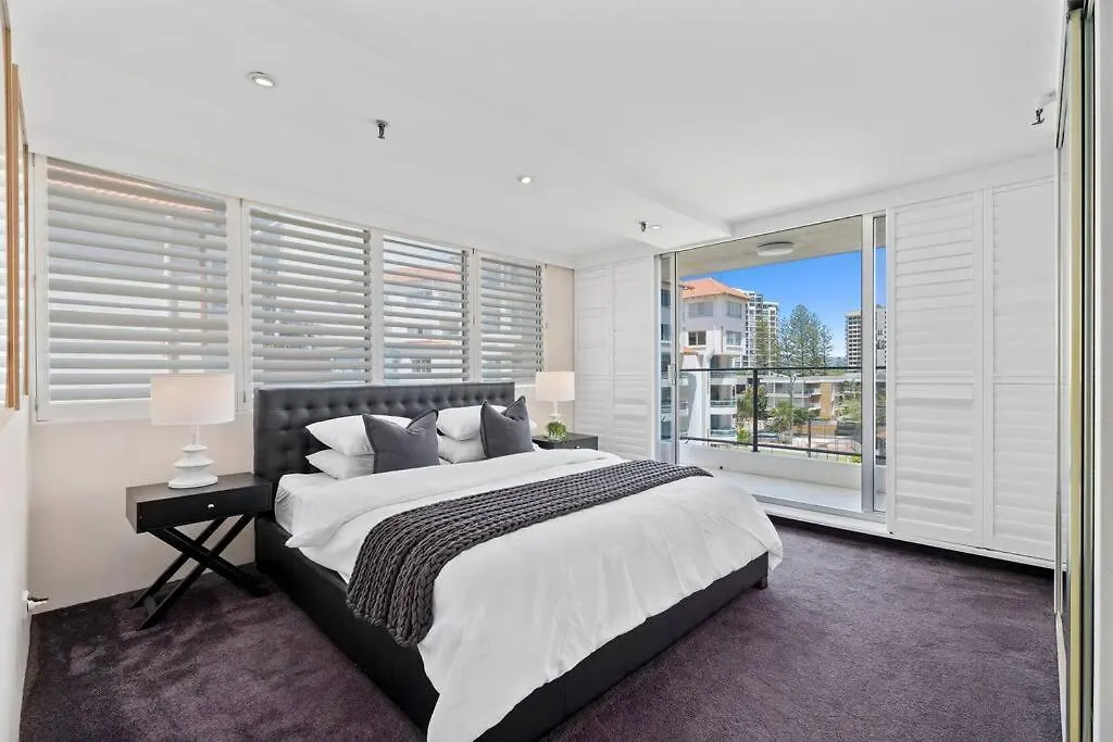 Absolute Beachfront Apartment 3B Pool Spa Gold Coast