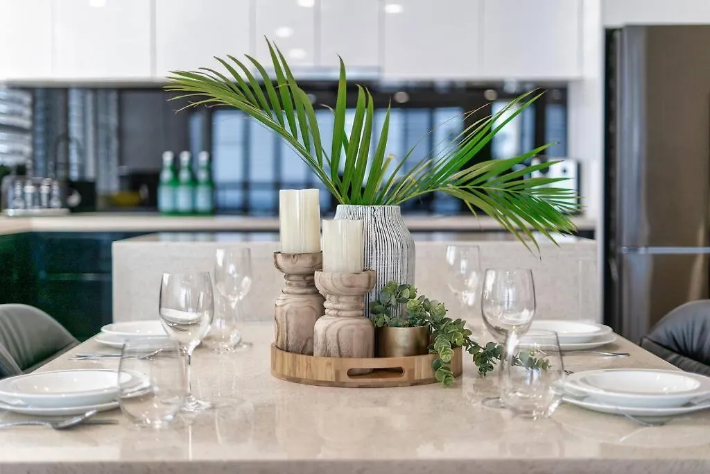 Absolute Beachfront Apartment 3B Pool Spa Gold Coast