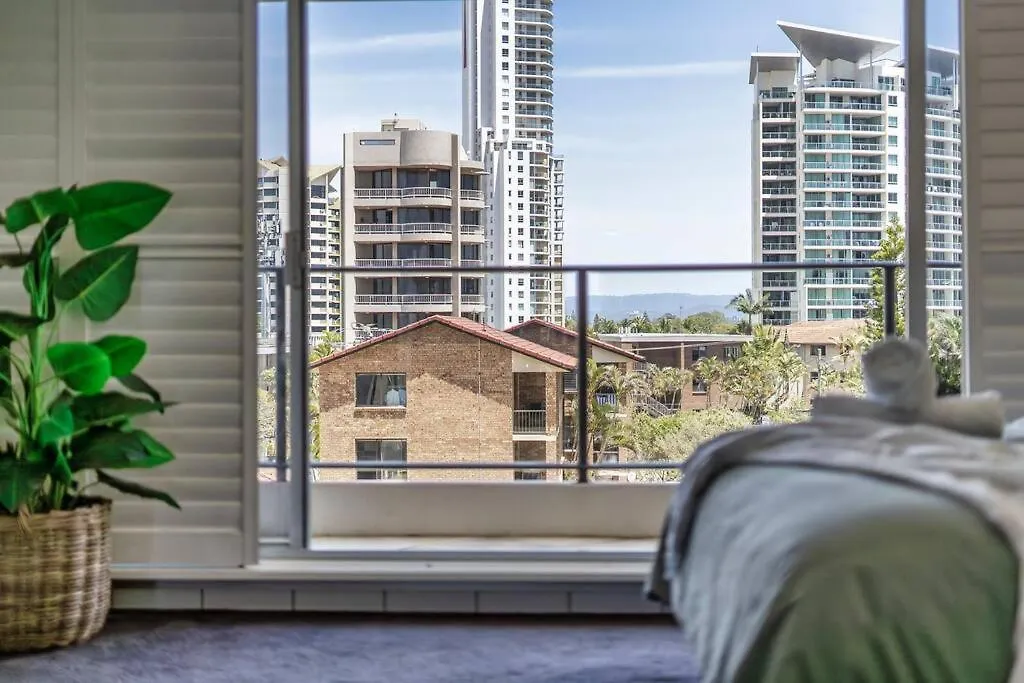 Absolute Beachfront Apartment 3B Pool Spa Gold Coast