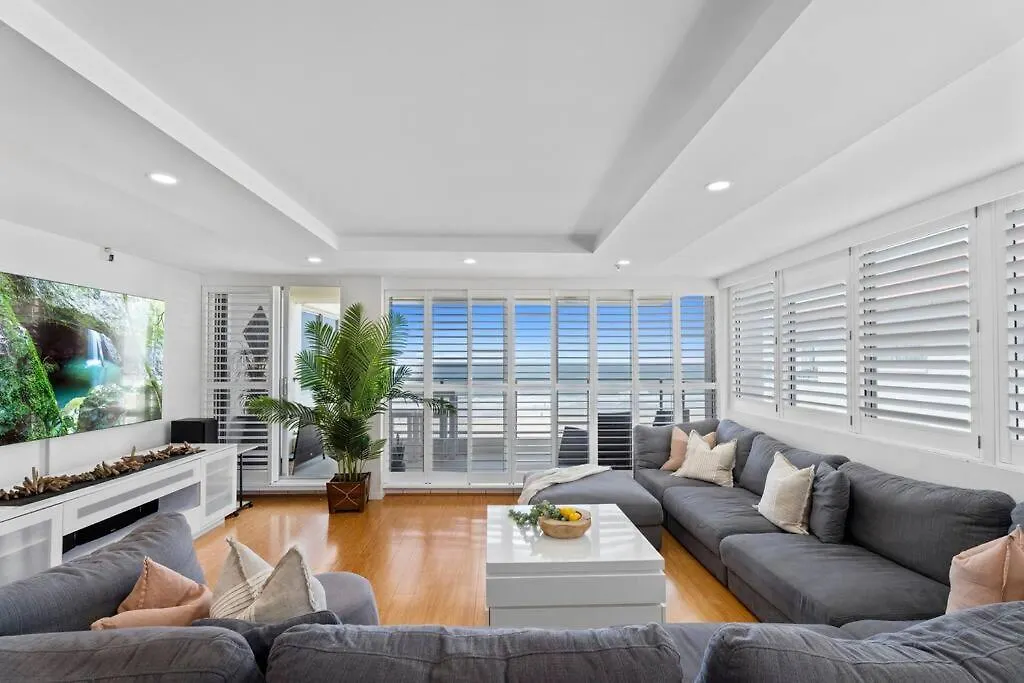Absolute Beachfront Apartment 3B Pool Spa Gold Coast